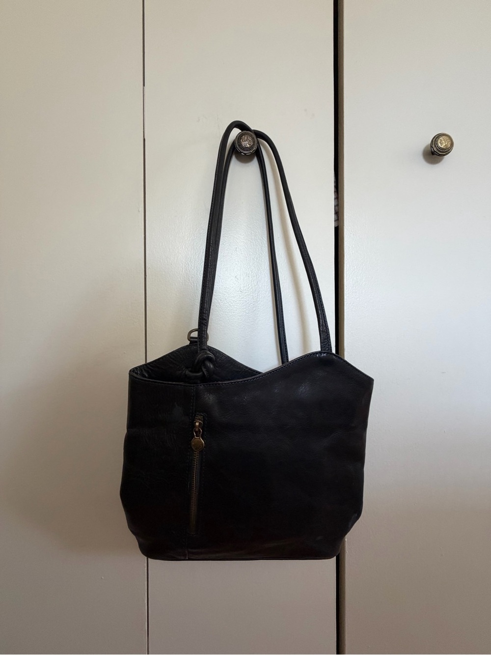 Made in Italy — Classic Black Leather Shoulder Tote